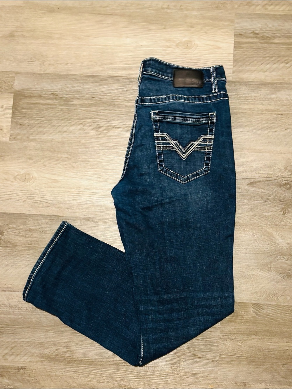 BKE Jeans Tyler Straight leg distressed Stretchy jeans Embroidered 36x32
